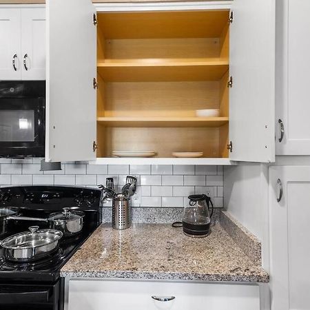 Elegant 2 Bedroom/2 Bath Condo With All Amenities 墨尔本 外观 照片