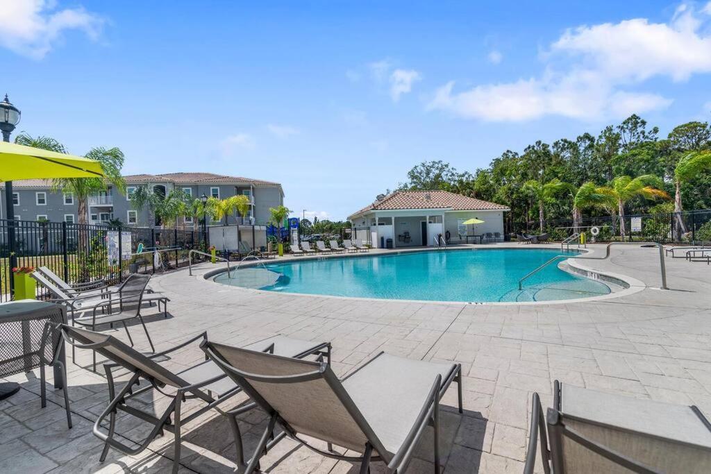 Elegant 2 Bedroom/2 Bath Condo With All Amenities 墨尔本 外观 照片