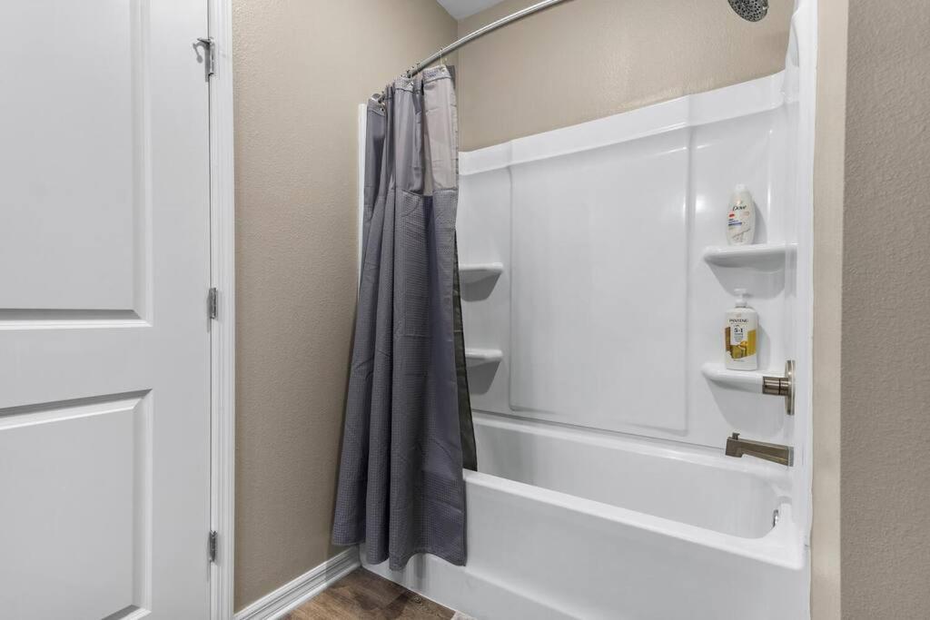 Elegant 2 Bedroom/2 Bath Condo With All Amenities 墨尔本 外观 照片