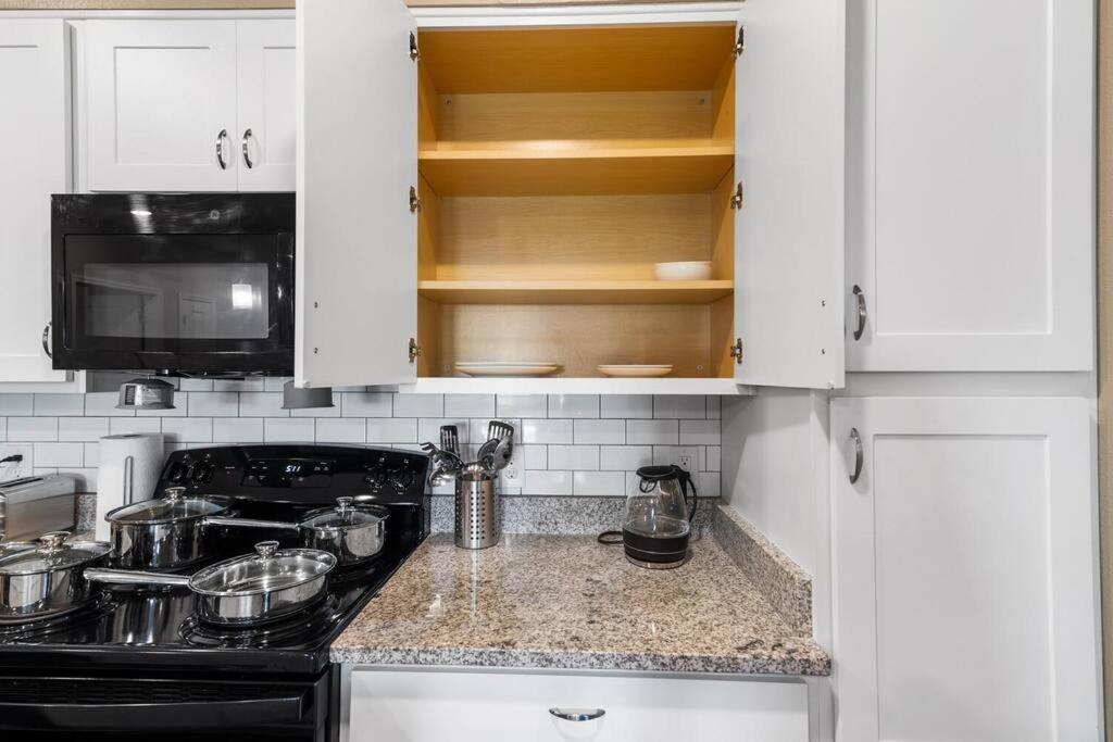 Elegant 2 Bedroom/2 Bath Condo With All Amenities 墨尔本 外观 照片