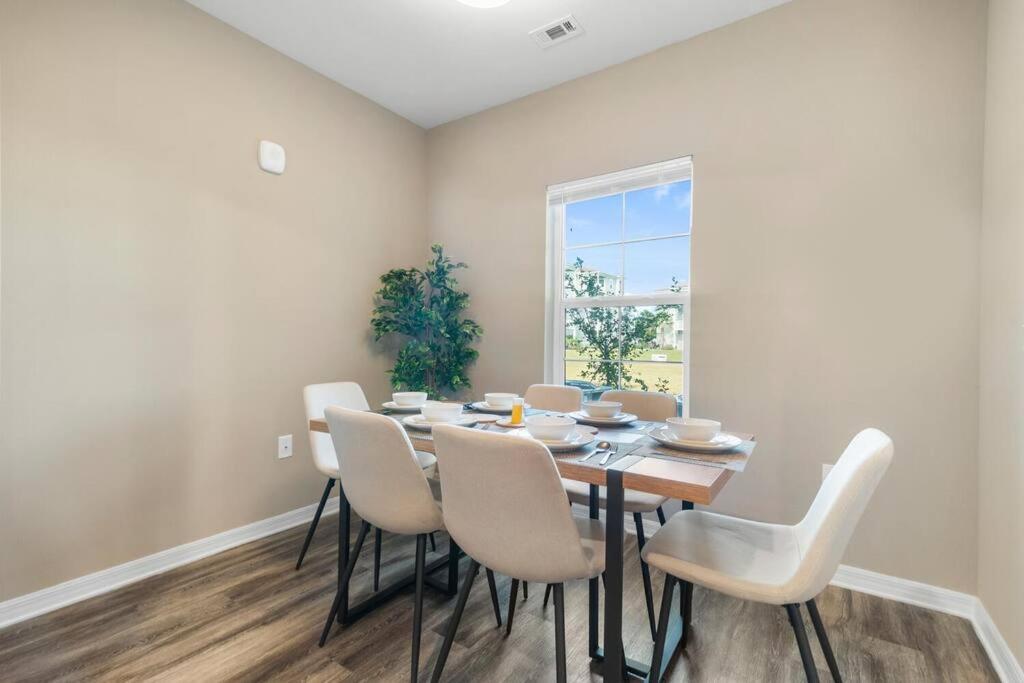 Elegant 2 Bedroom/2 Bath Condo With All Amenities 墨尔本 外观 照片